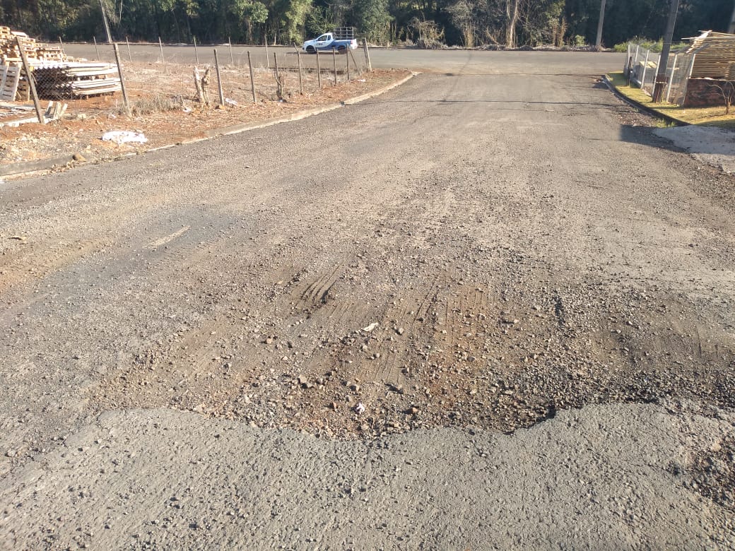 Asfalto com problemas no Parque Industrial