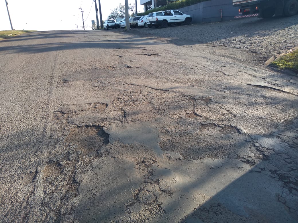 Asfalto com problemas no Parque Industrial