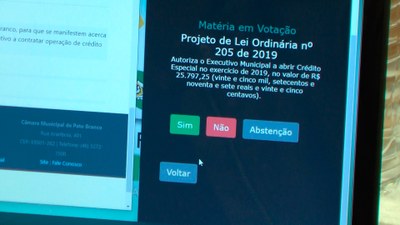 Começa a votação eletrônica no Legislativo