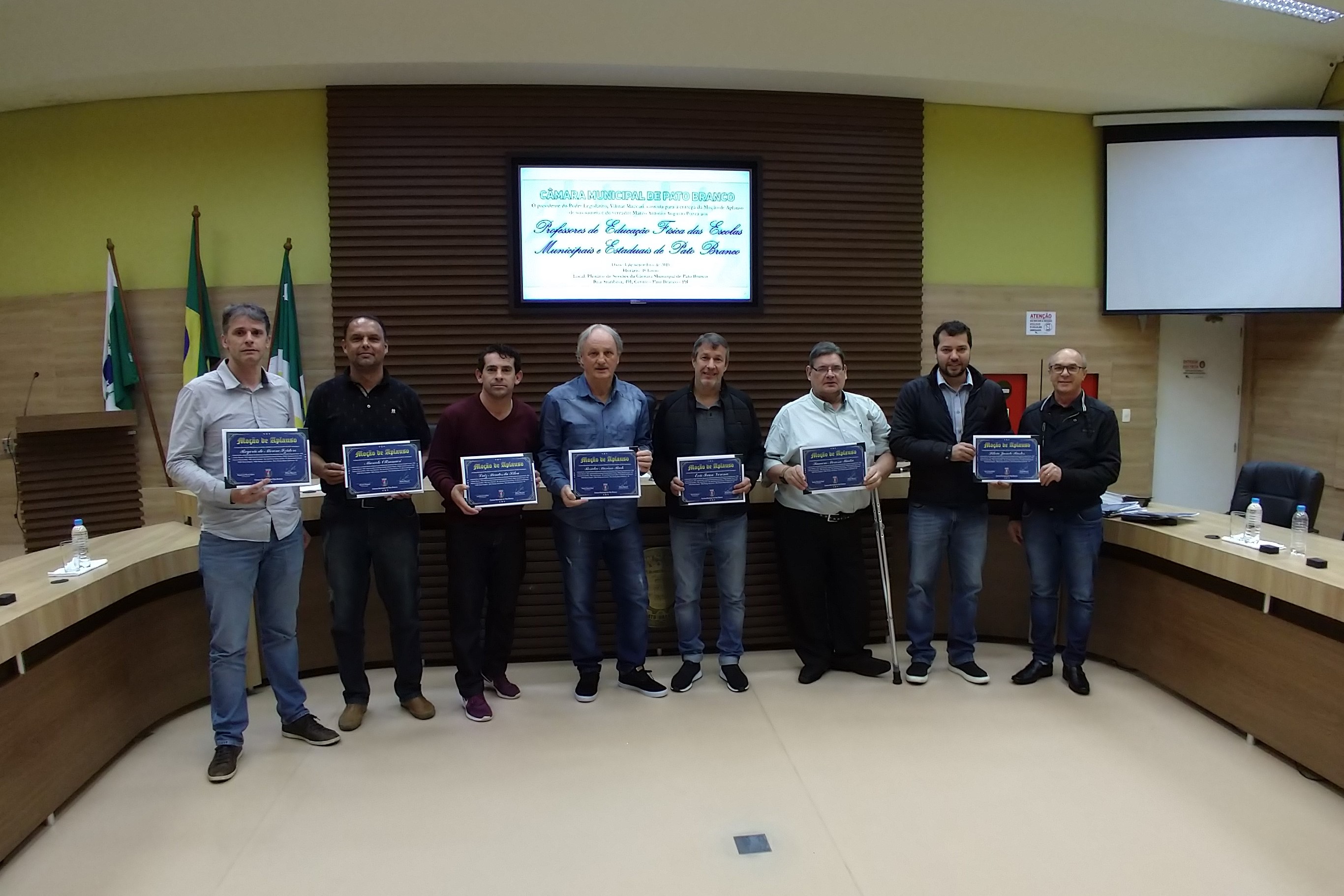 Professores de educação física são homenageados pela Câmara