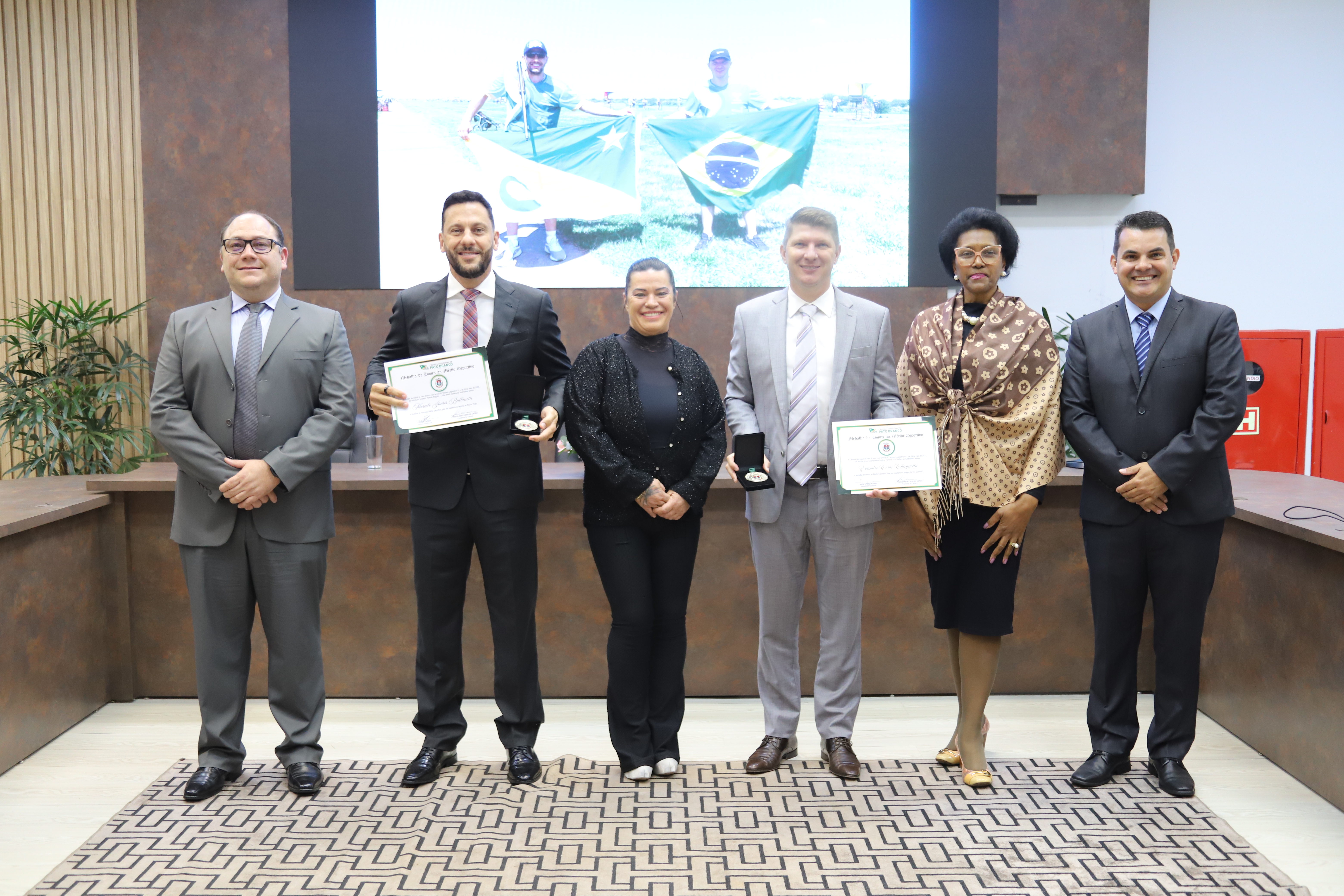 Câmara de Vereadores entrega Medalha de Honra ao Mérito Esportivo