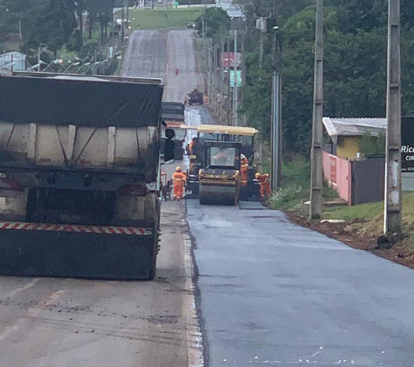 DER trabalha na construção de ciclovia na PR-493 em Pato Branco