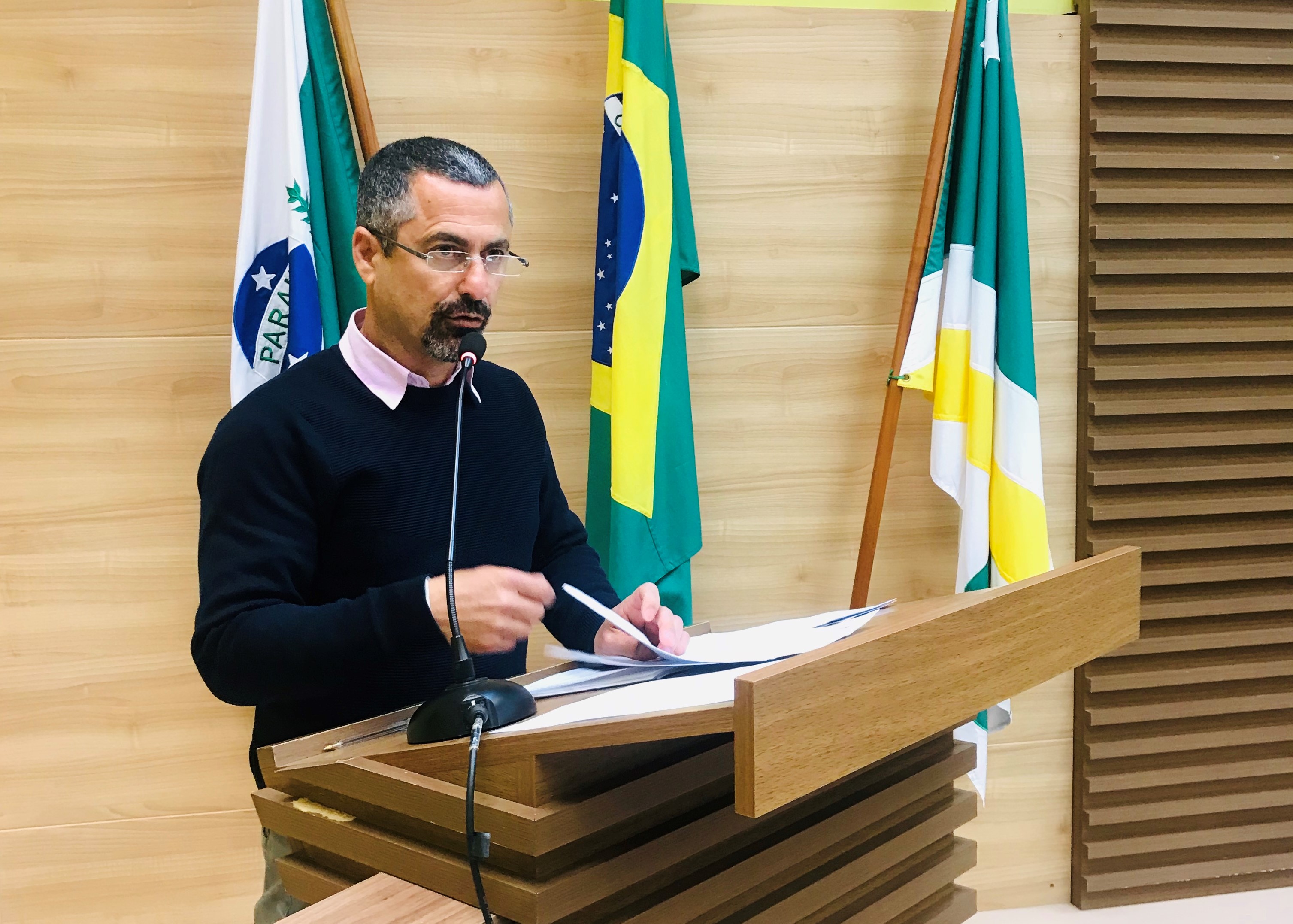 Gilson Feitosa faz cobranças sobre a pavimentação asfáltica