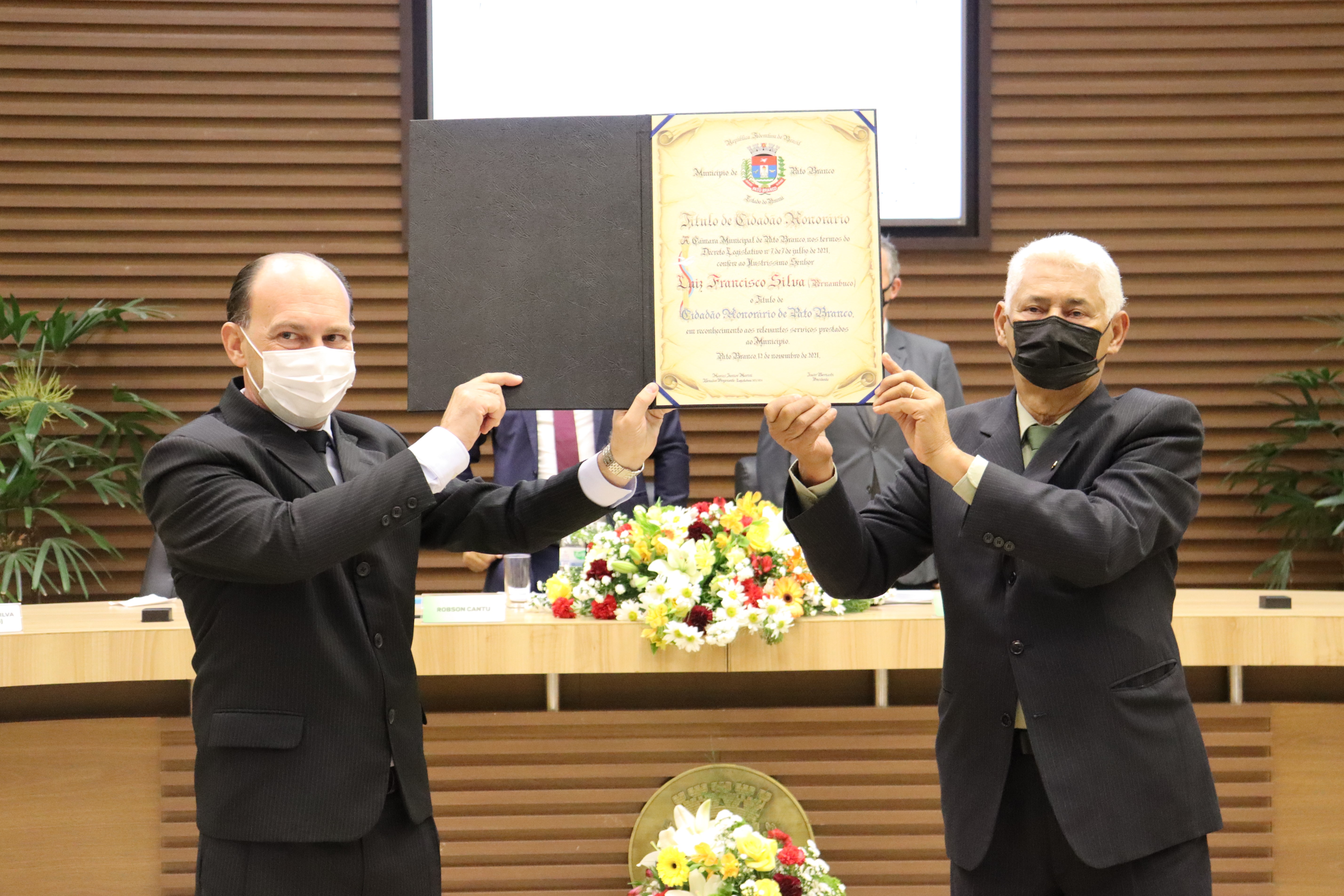 Legislativo entrega Título de Cidadão Honorário para Luiz Francisco Silva - Pernambuco