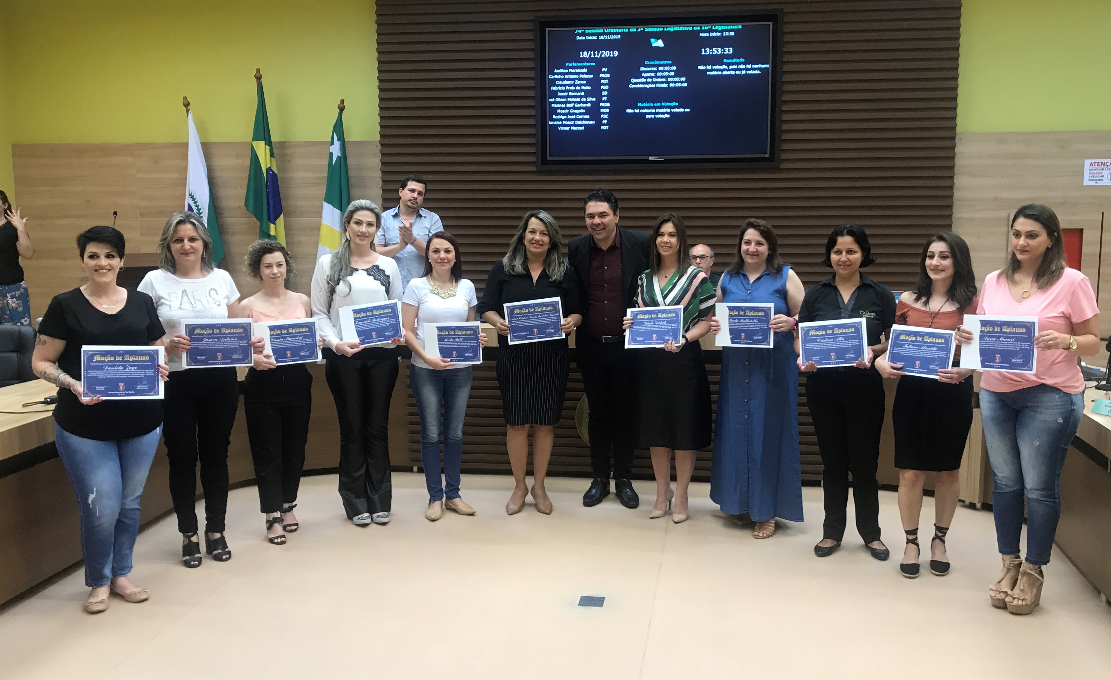 Núcleo da Mulher Empresária e a Secretaria de Assistência Social recebem homenagens