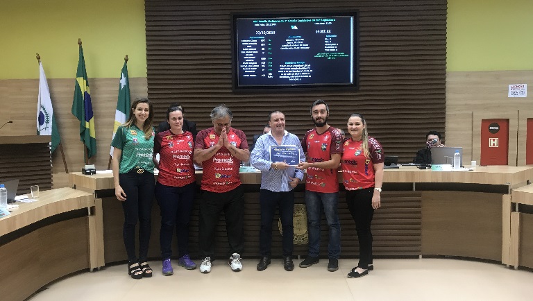 Pato Handebol é homenageado pelo Legislativo Municipal