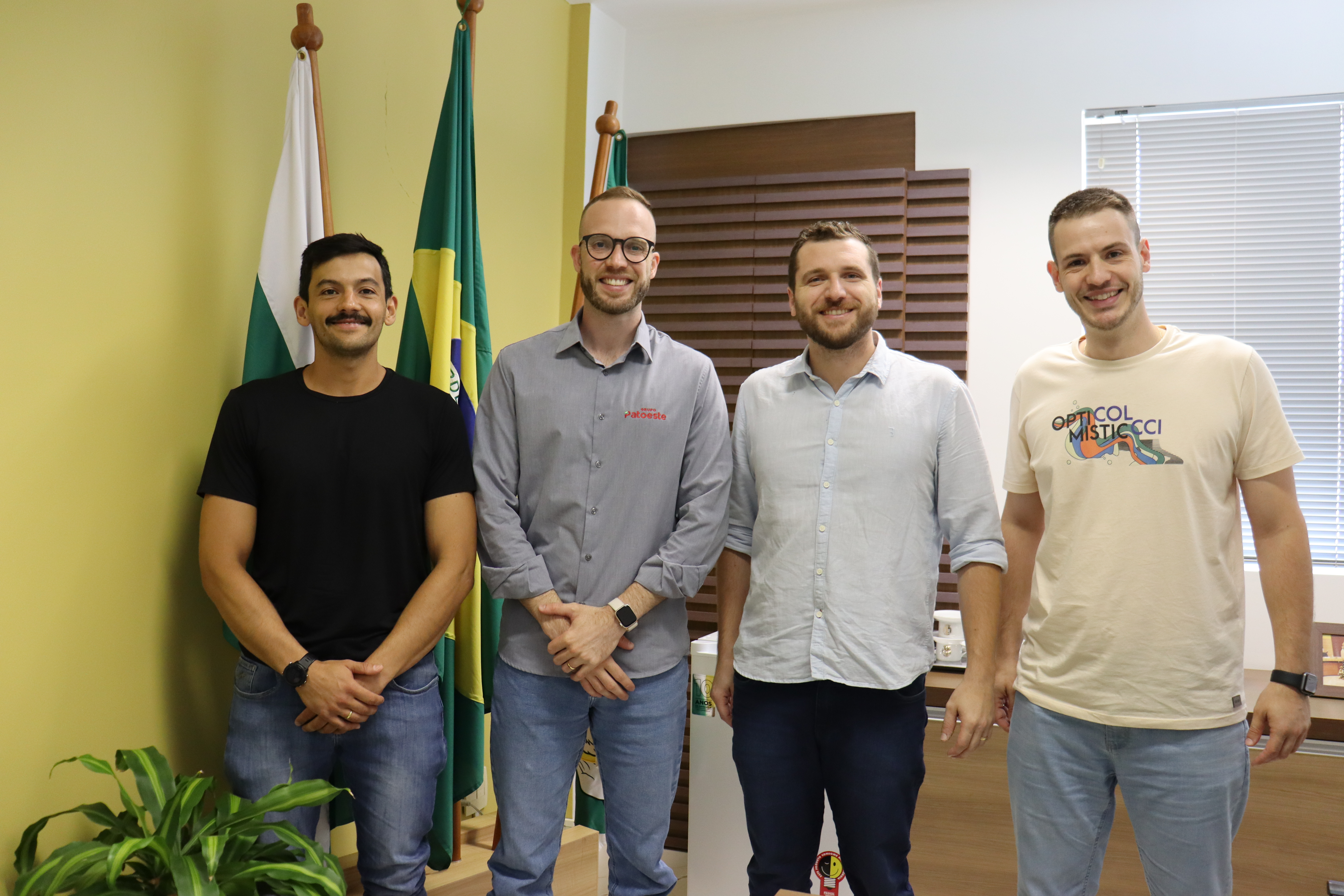 Presidente do Legislativo recebe visita de diretores da Acepb