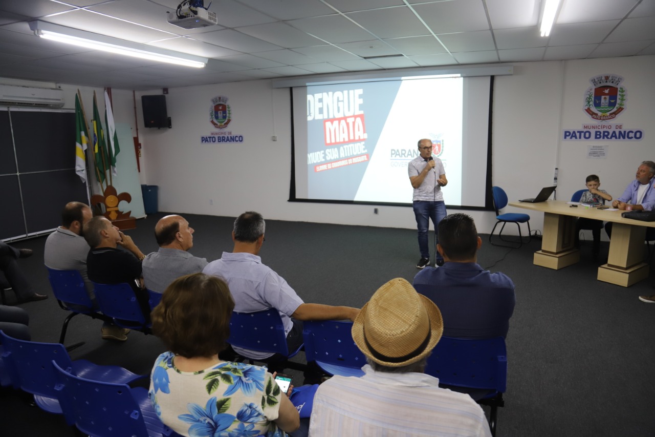 Vereadores participam de reunião de prevenção à dengue