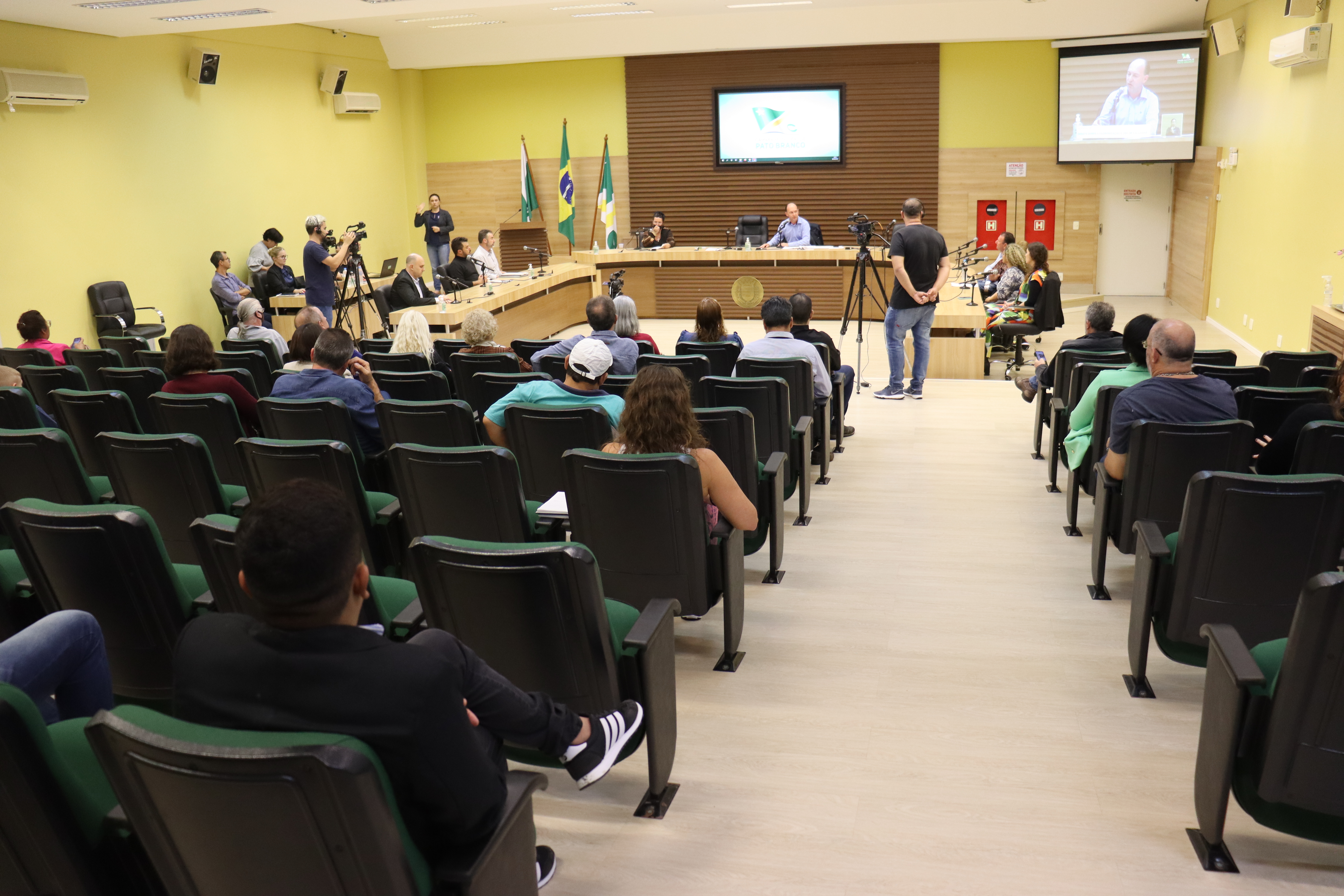 Vereadores realizaram Audiência Pública para debater sobre a padronização e uso das calçadas 