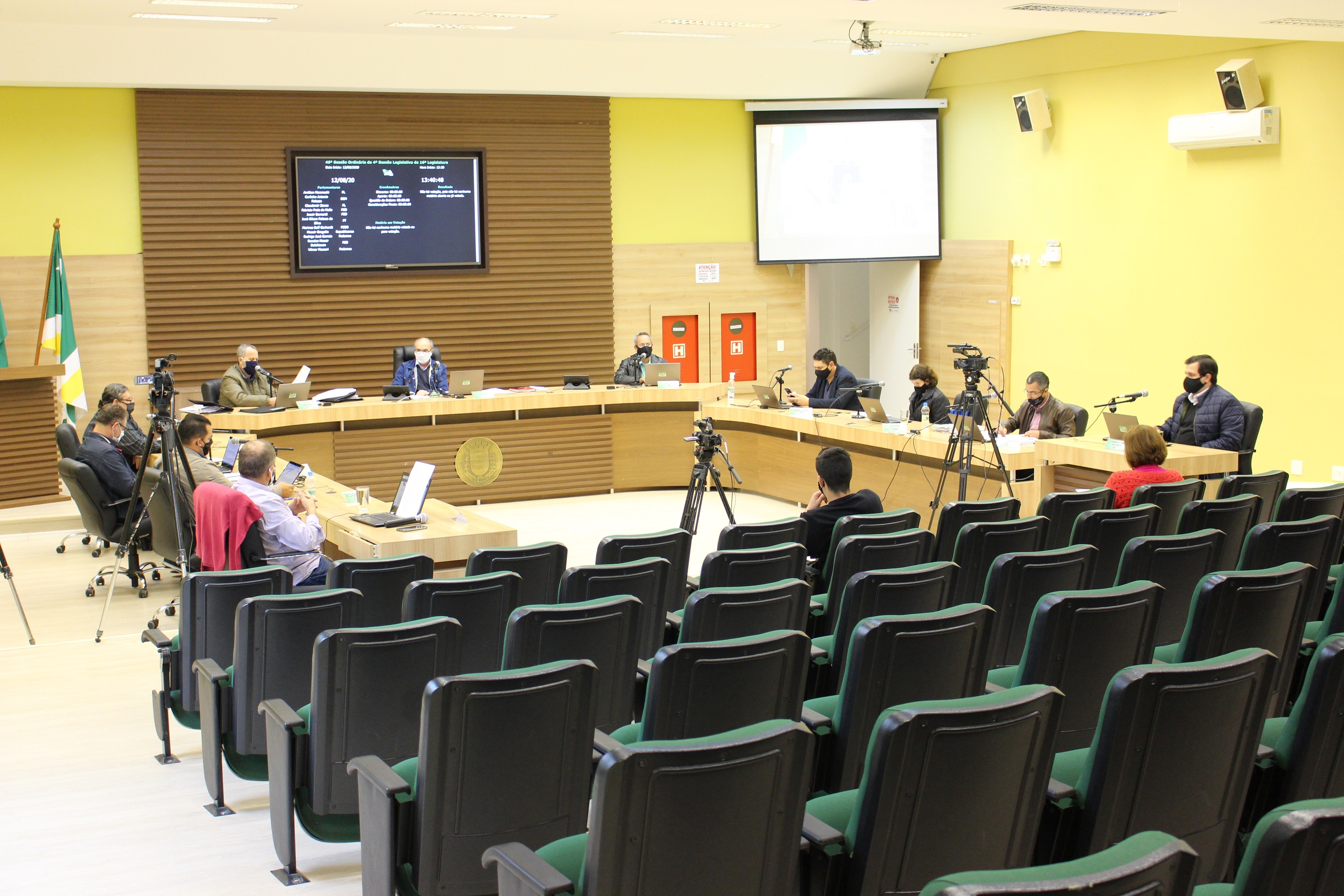 Vereadores recebem Diretora Municipal de Cultura explicando sobre a Lei Aldir Blanc